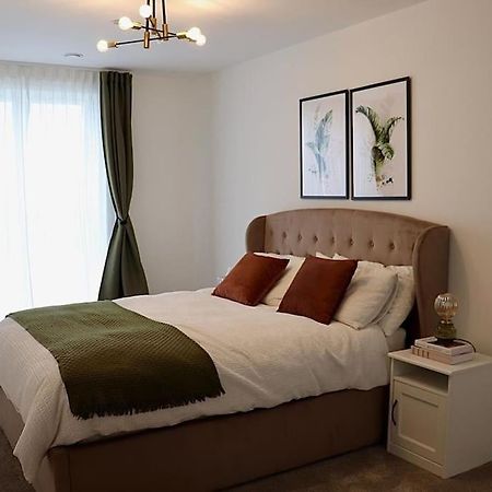 A Stylish Two Bedroom Modern Apartment With Parking باركنغ المظهر الخارجي الصورة
