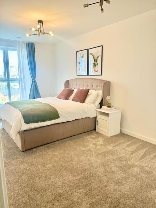 A Stylish Two Bedroom Modern Apartment With Parking باركنغ المظهر الخارجي الصورة